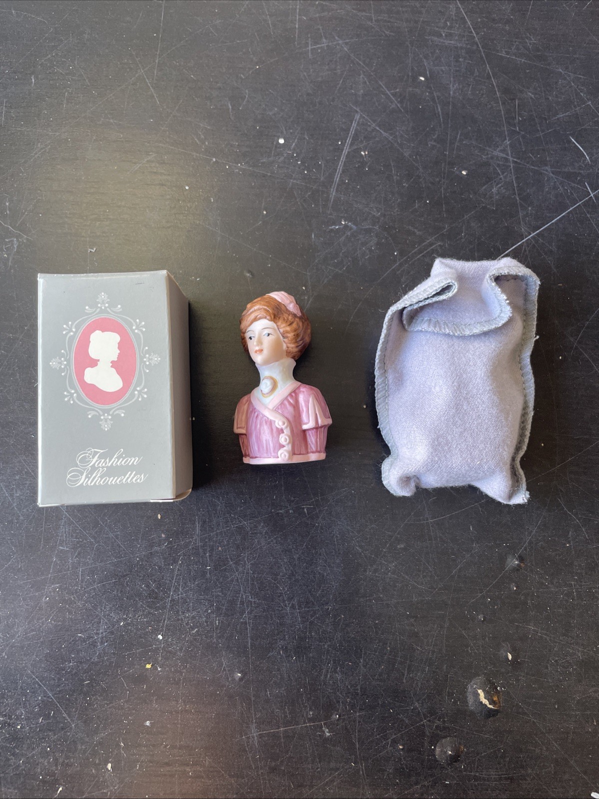 Avon American Fashion Silhouettes Ceramic Porcelain Thimble 1900 Vintage W Box