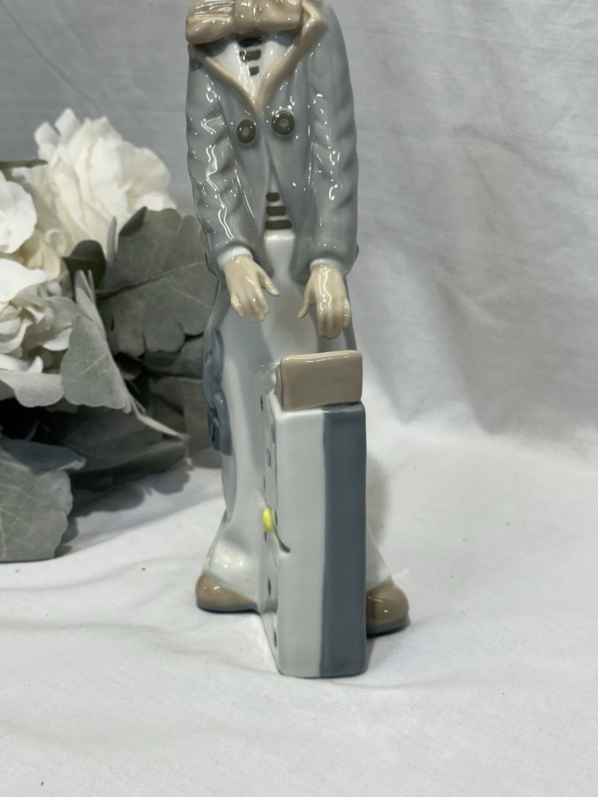 Casades Porcelain Clown Figurine w/Domino & Piano 10 1/2” Made In Spain