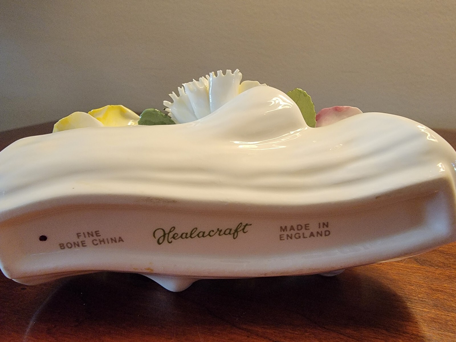 Healacraft, MINT Condition Bone China Log/w Flowers. Flawless and beautiful