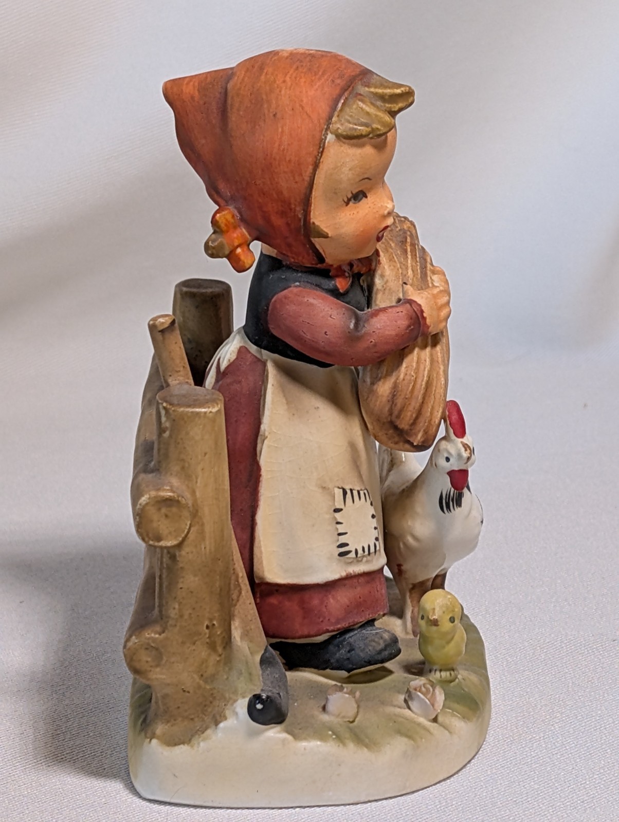 Vntg erich stauffer figurine girl holding wheat with chickens # 8213 collectible