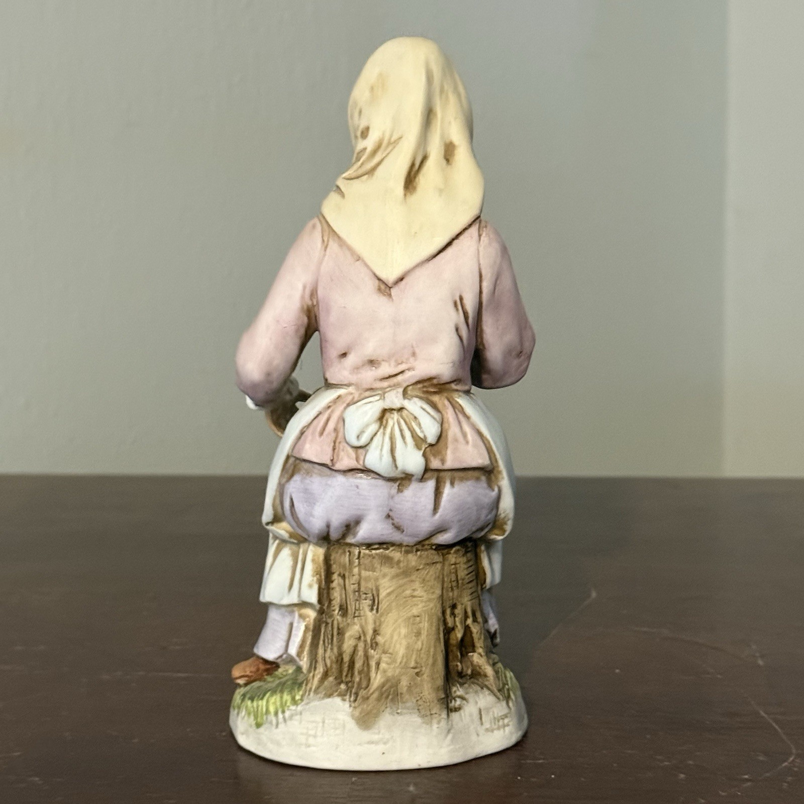 Vintage Homco Porcelain Old Lady With Basket Of Grapes Figurine #1433