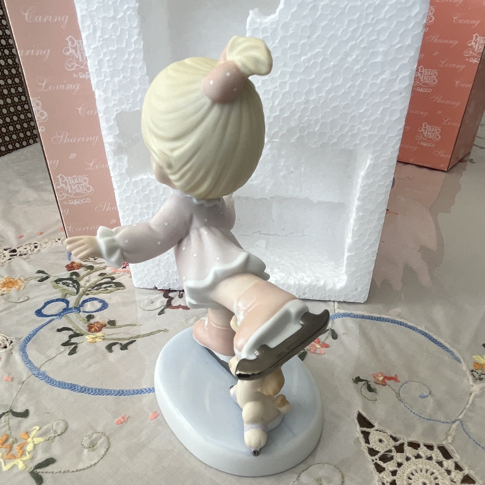 Precious Moments A Little Help Goes A Long Way Porcelain Figurine Boxed 2004