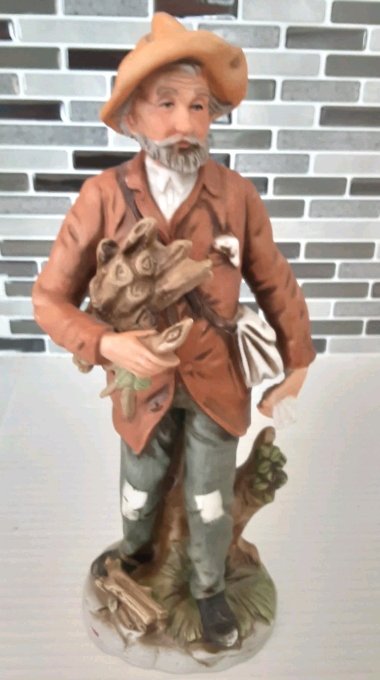 Home Interiors Vtg Figurine #8884 Old Man Carrying Wood Porcelain Figure