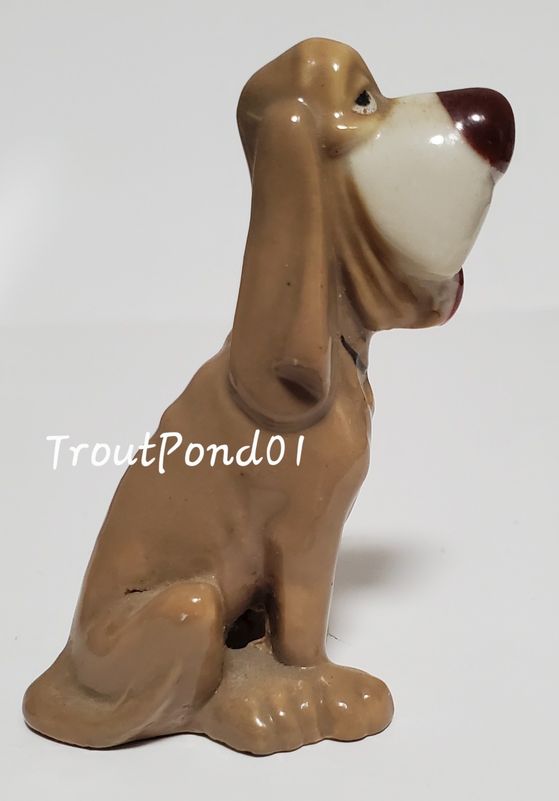Wade Whimsies Disney Hat Box Figurine Lady and the Tramp TRUSTY Bloodhound Dog E