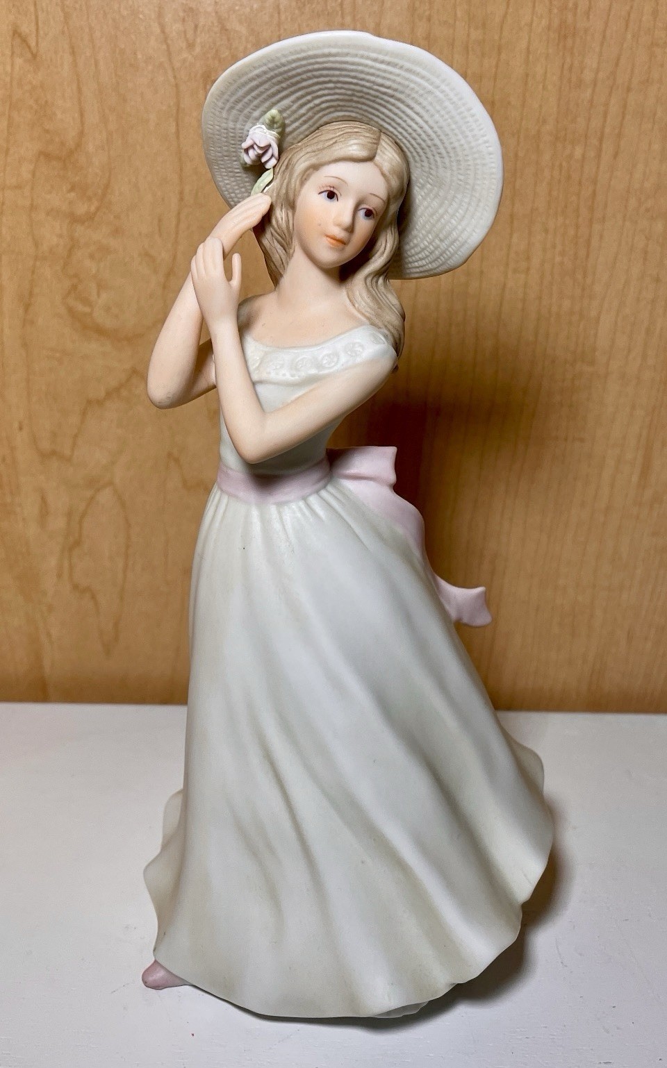 Melanie Elegant Lady Figurine HOMCO Home Interior 9″ 1996 Masterpiece Porcelain
