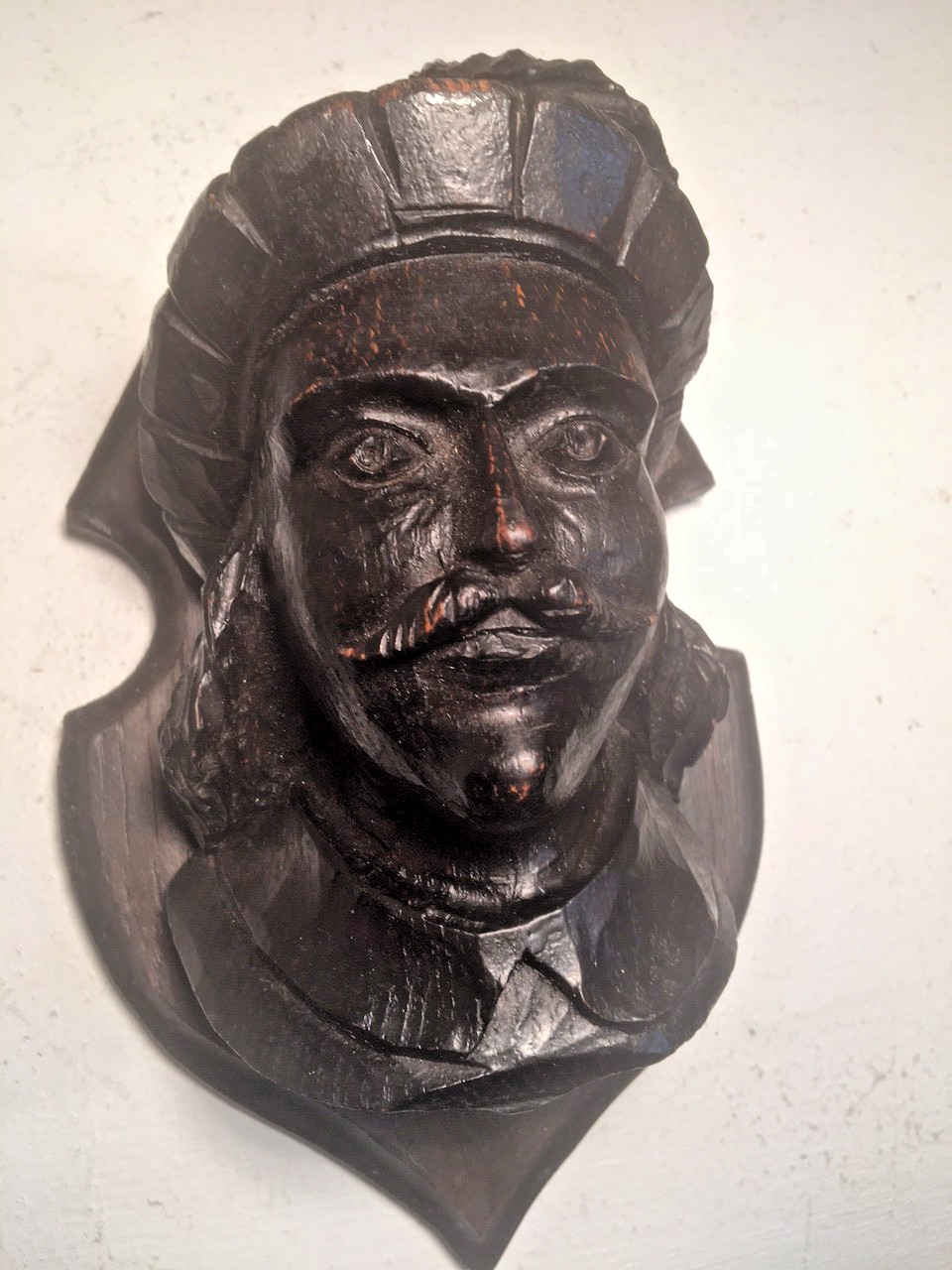 ANTIQUE EUROPEAN OAK WOOD CARVED MEDIEVAL RENAISSANCE MAN ORNATE WALL PLAQUE ART