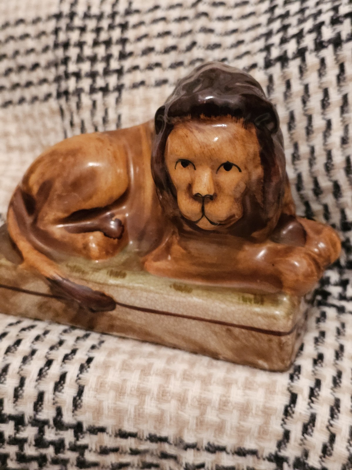 Beautiful Vintage* 5.5 ” English Staffordshire Lion* Glossy*EXCELLENT COND