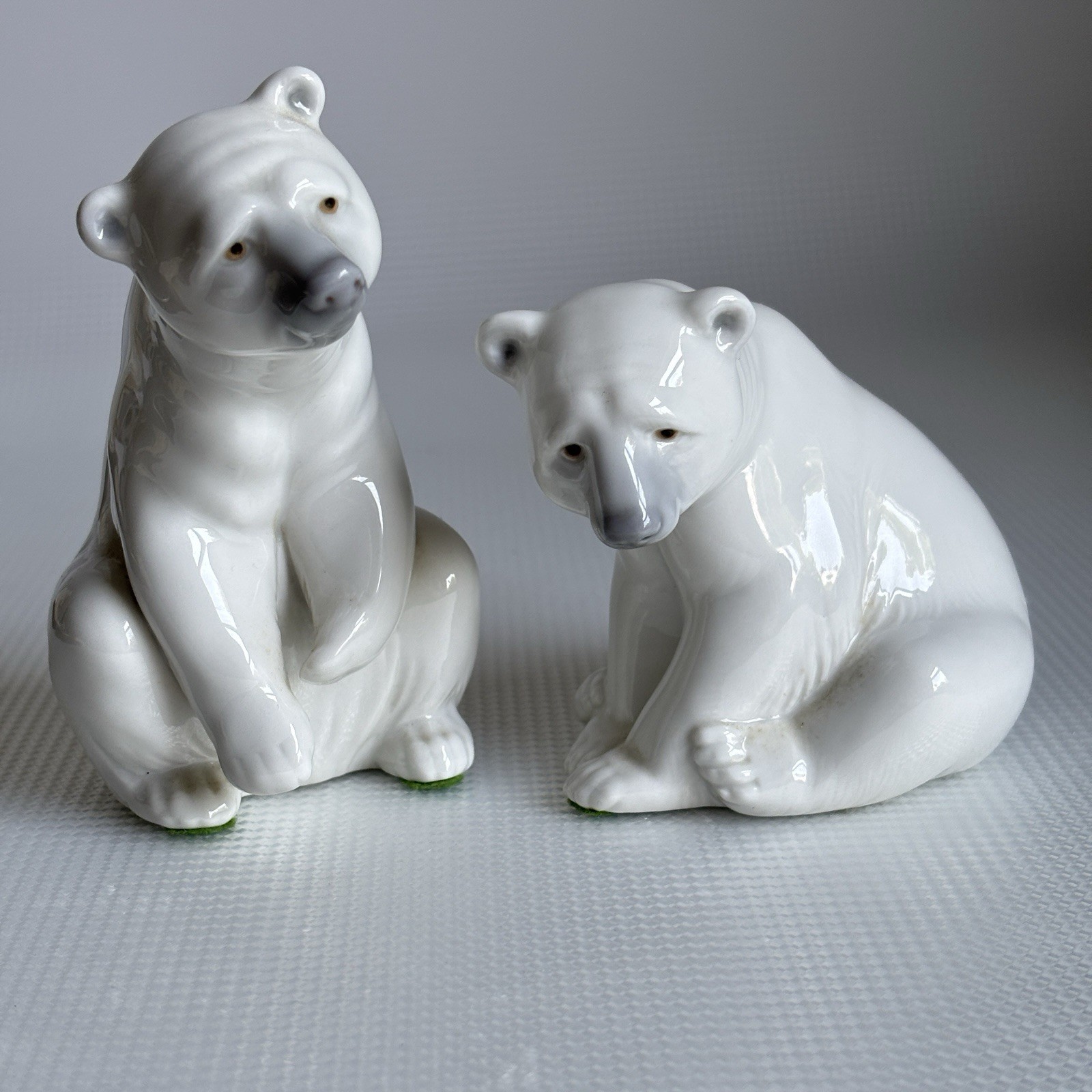 Lladro Daisa Polar Bears 1208 1209 Pair Glossy Porcelain Arctic Figurines Spain