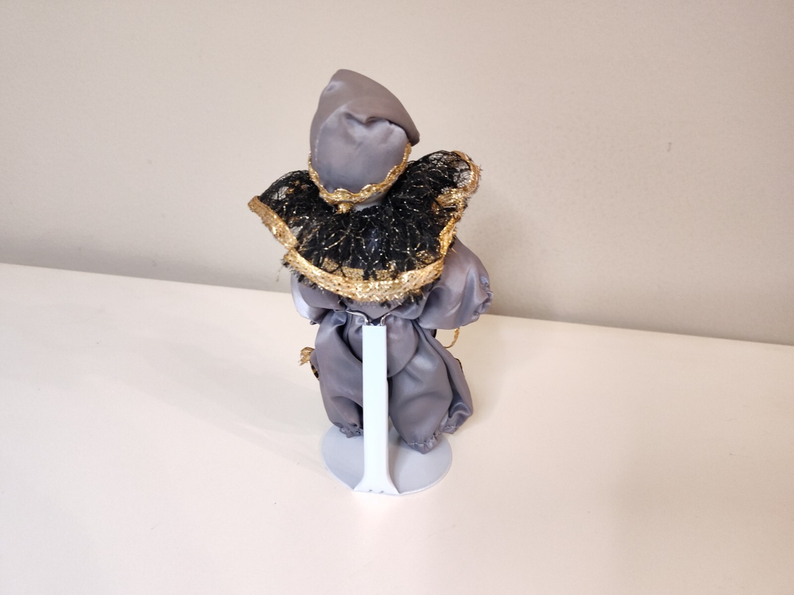 VINTAGE JESTER DOLL PORCELAIN FIGURINE GRAY GOLD BLACK COLOR OUTFIT COLLECTIBLES