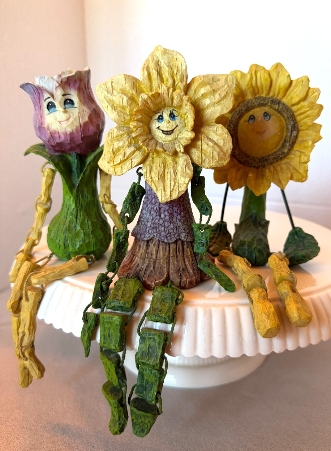 3 resin anthropomorphic flower shelf sitters Daisy Daffodil Tulip