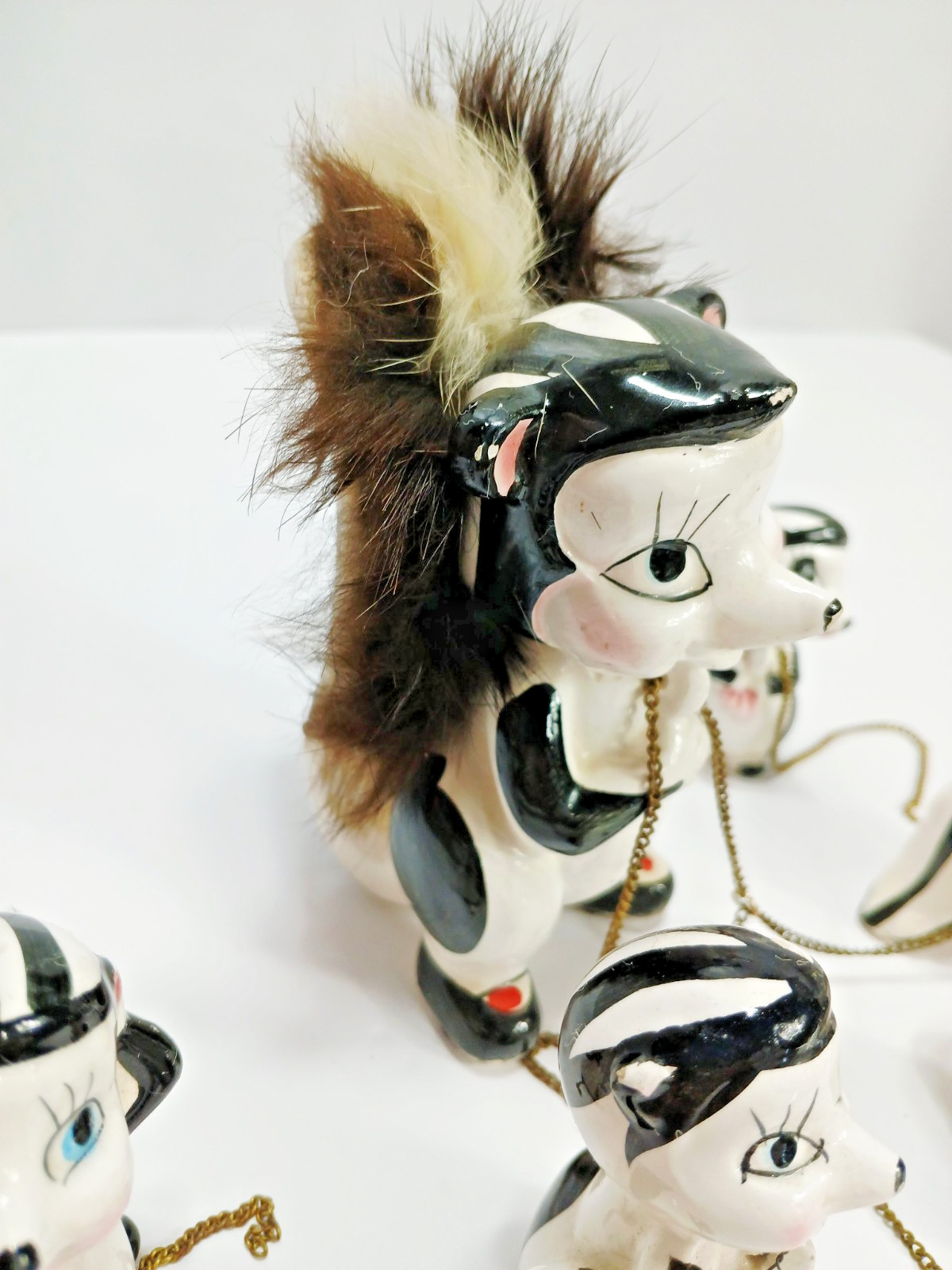 Vtg 1950s Anthropomorphic Skunk Family Mom Babies Chain Ceramic Figurines Japan