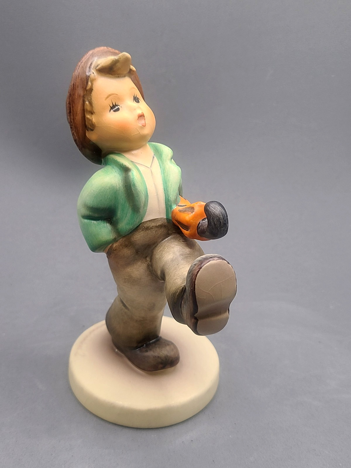 Goebel Hummel 109 Happy Traveler W. Germany TMK-5 Size 5″ Tall