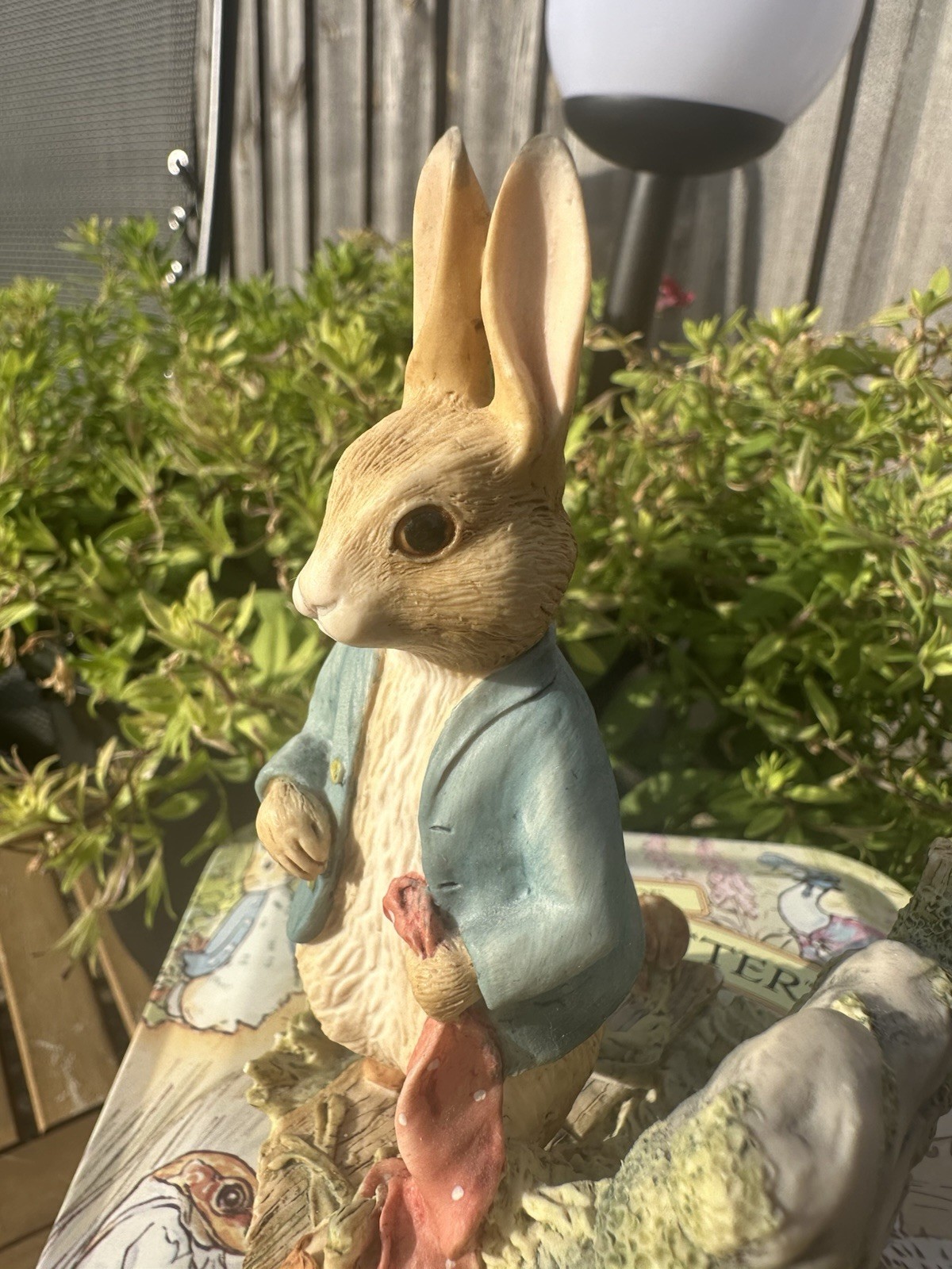 Vintage World Of Beatrix Potter Peter Rabbit In The Garden BP1 Figurine with Tin