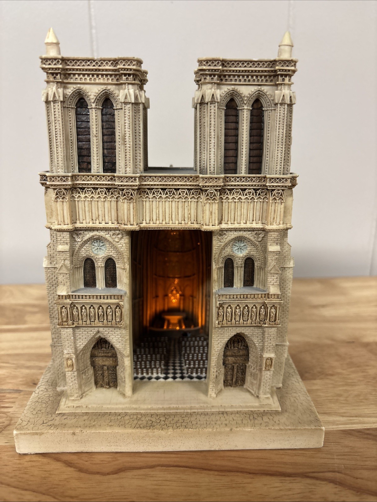 Vintage Harmony Ball Co Notre Dame Cathedral Lighted Resin Statue Figurine 2005