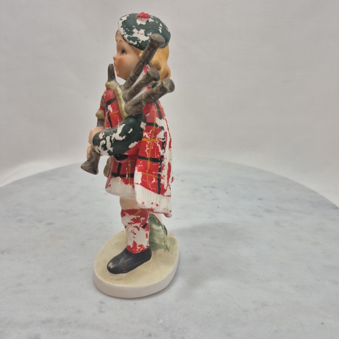 Vintage 1960’s Lefton Figurine Scottish Boy/ Girl Playing Bagpipes #3930 Japan