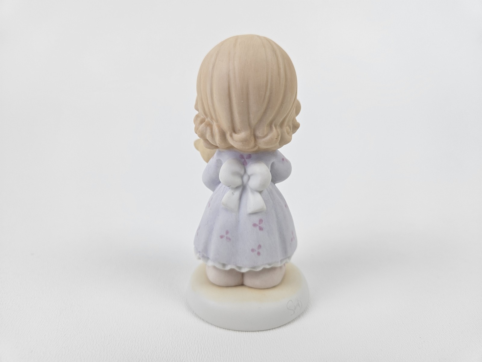 Precious Moments: 692123 Friday’s Child is Loving & Caring Figurine Girl Kitten