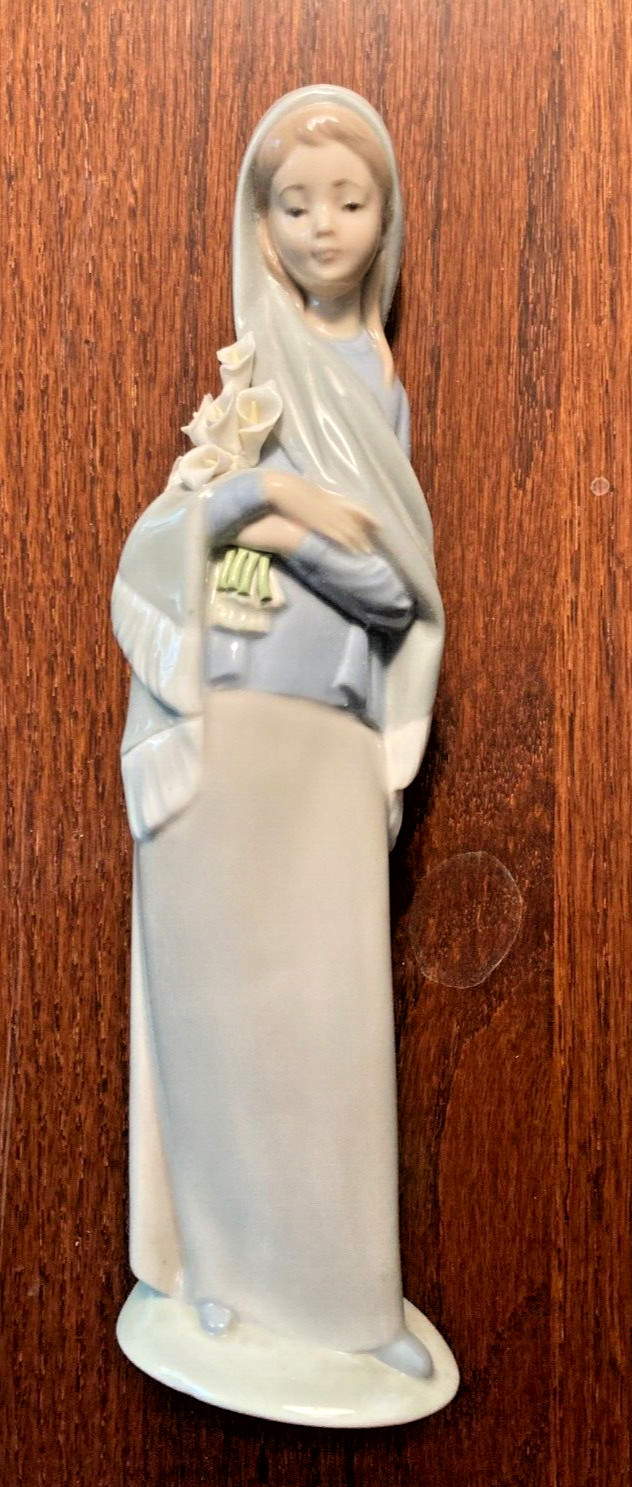 RETIRED: 1998 GIRL WITH CALLA LILIES LLADRÓ ITEM #01004650, Glazed, Mint Cond.