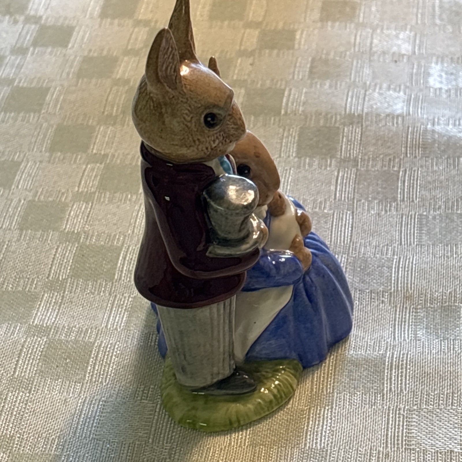 Vintage Royal Doulton Bunnykins Family Photograph Figurine DB1 Ships Free!