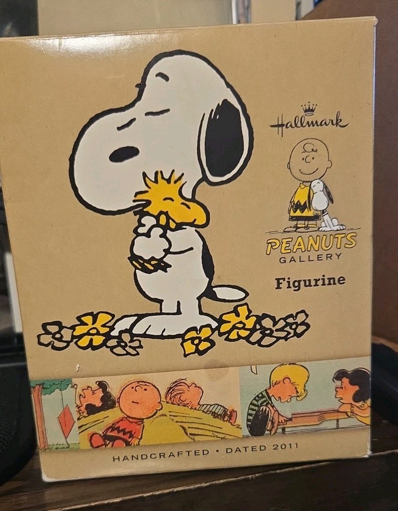 Hallmark Peanuts Snoopy Woodstock Happiness is A Hug From The Heart 2011
