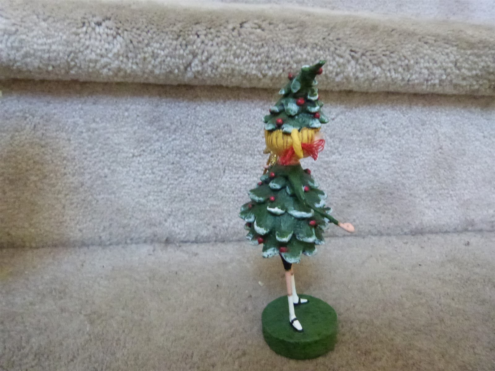 Lori Mitchell Christmas Tree Figurine 11056 JOLLY HOLLY 6.5″