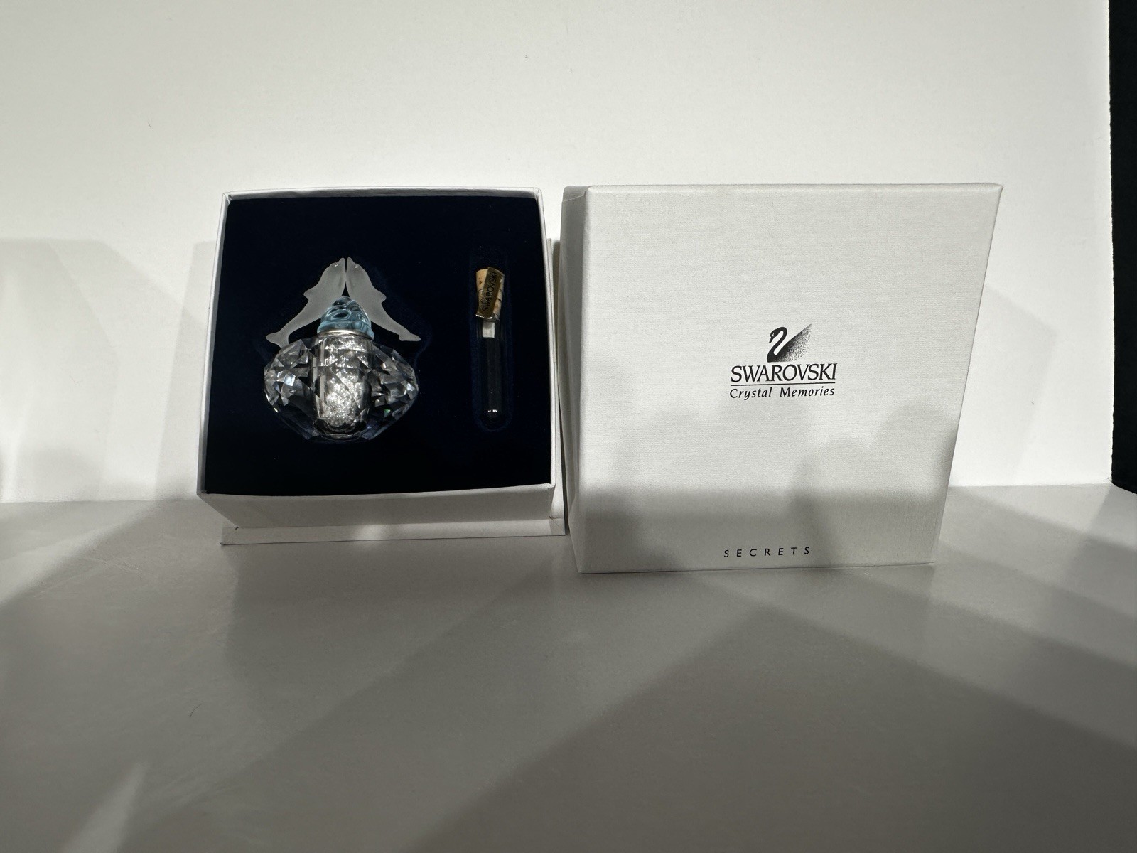 Swarovski Crystal Memories Dolphin/flacon MiB & COA Vial Of Crystals.