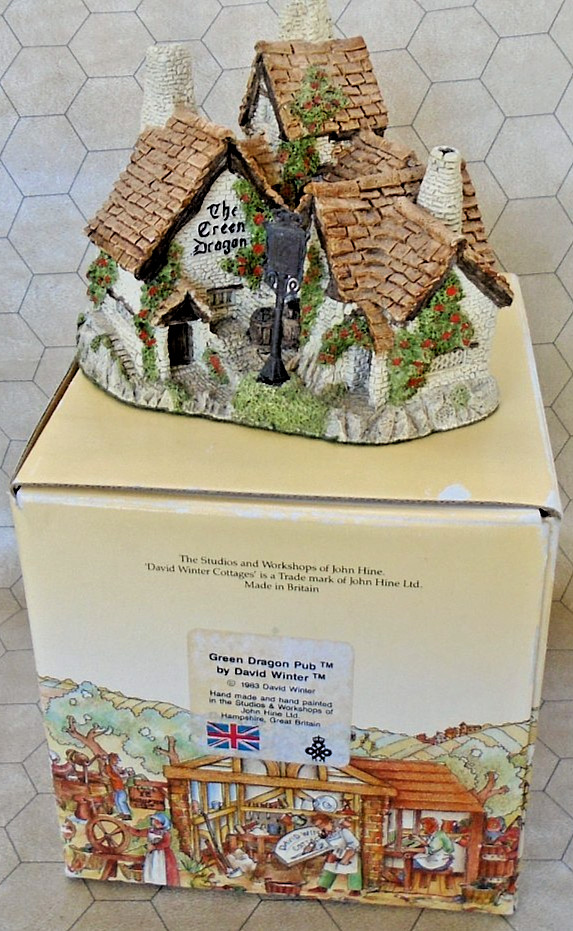 Davide Winter: The Green Dragon Pub/Inn – 10mm N Scale Miniature (The Hobbit)