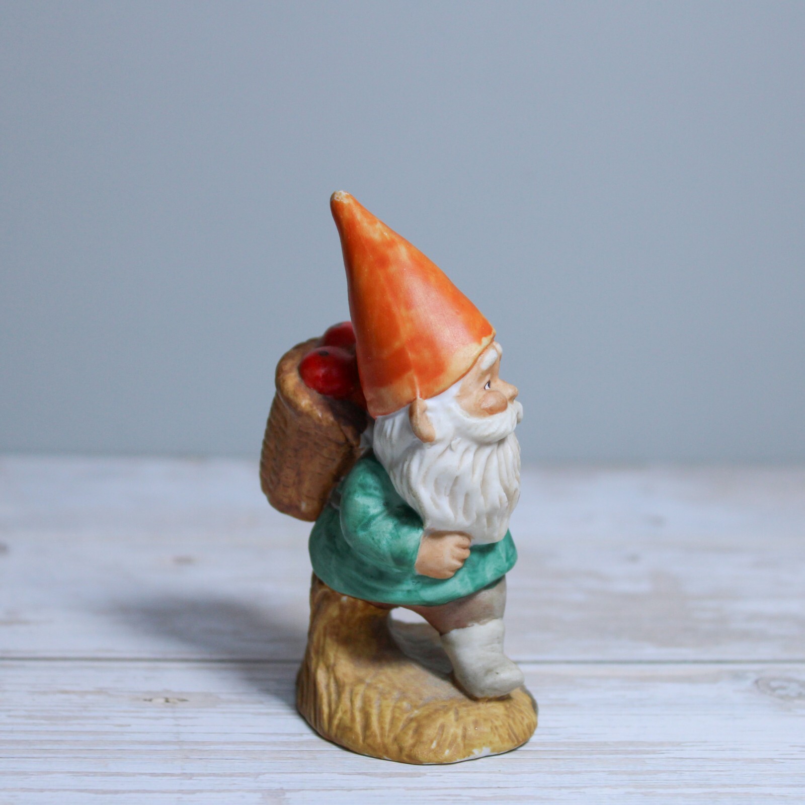 Vintage Enesco 1979 Gnome Figurine Carrying Apples In Basket 3.25″