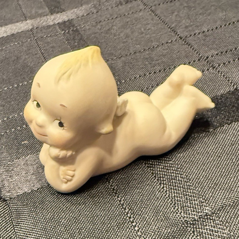 Beige Ceramic Baby Figurine Crawling Matte Finish People Theme Unboxed