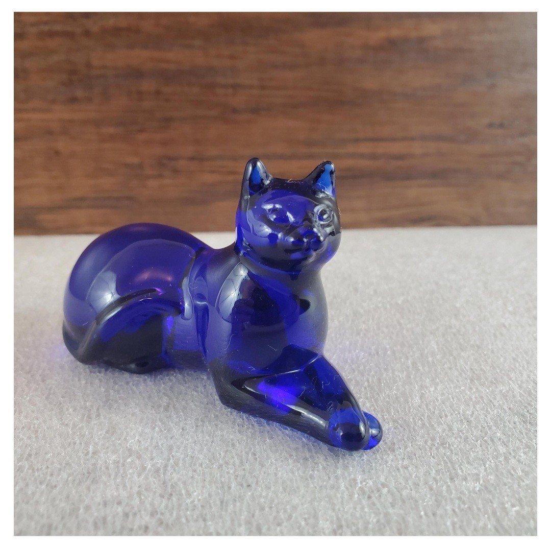 Franklin Mint Curio Cabinet Cats Coblat Delft and Siamese Vintage Cat Figurines