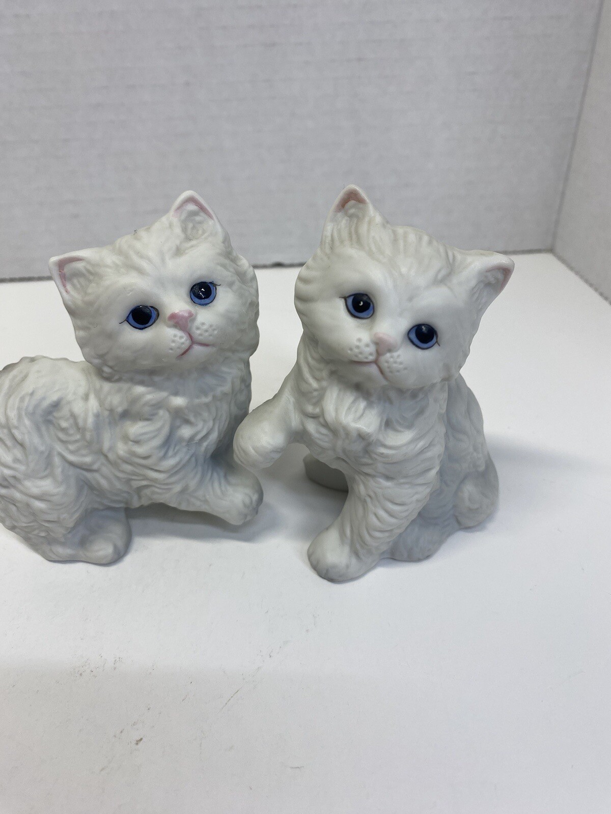 Vintage HOMCO Home Interior Fluffy White Cats Figurine Persian #1413 READ