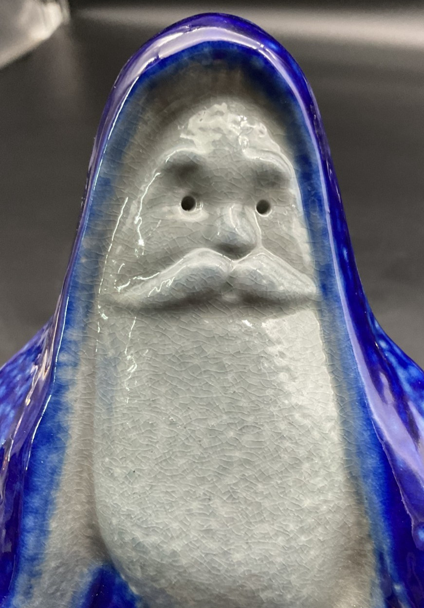 RARE Eldreth Pottery 2001 Santa Holding Bag of Toys in Front 8 1/4 “