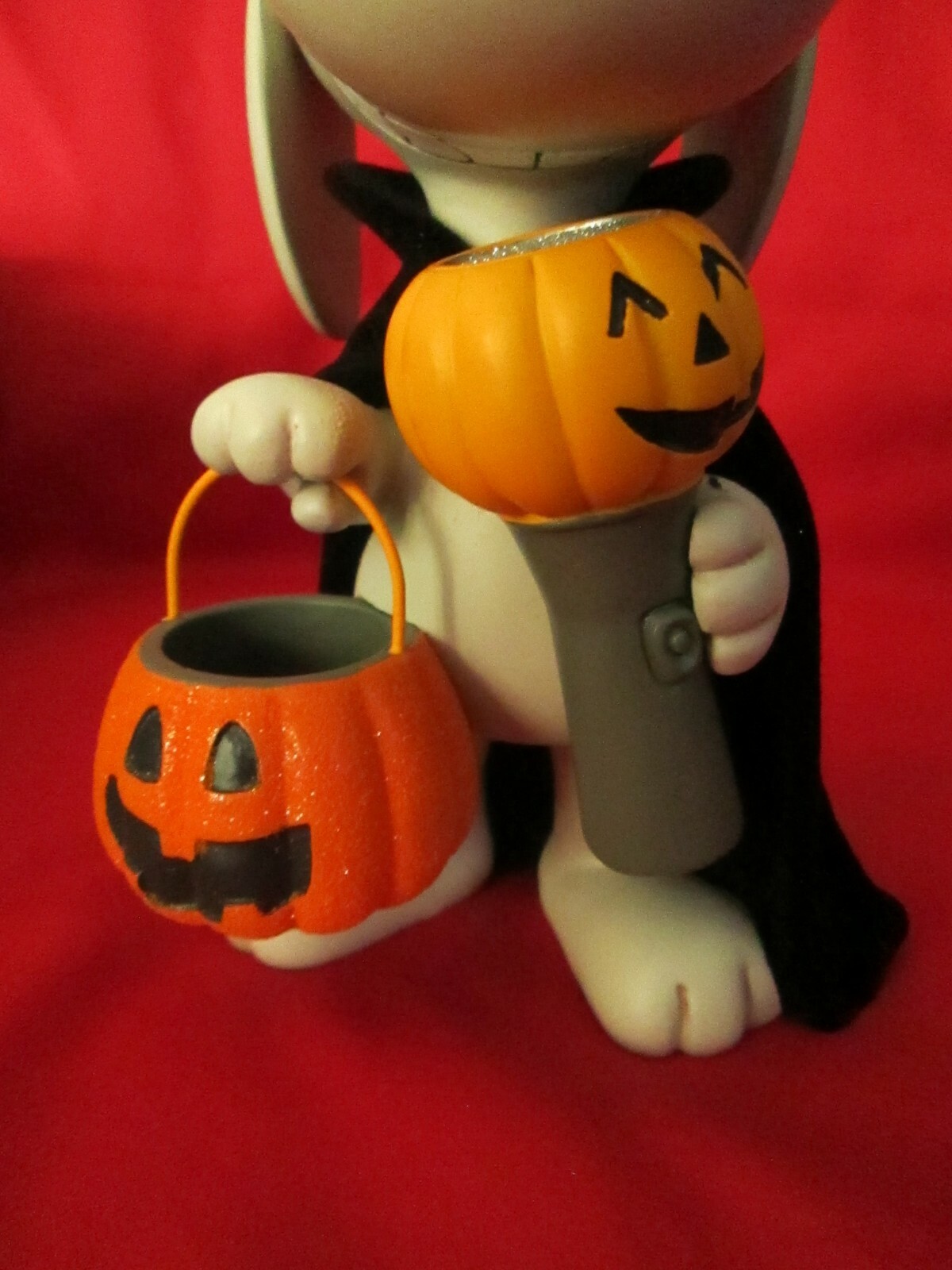 Unique 6 1/2″ Peanuts Gang Snoopy Halloween Costume Hallmark Figurine Masked New