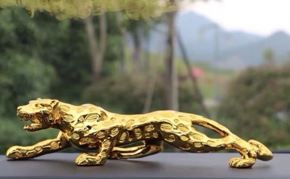Luxury Gold Leopard Statue