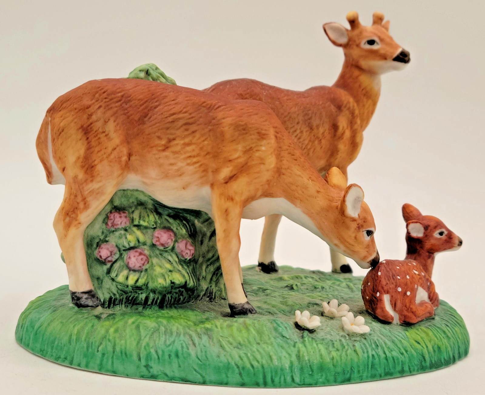 Vintage Royal Windsor White-Tailed Deer Figurine Southern Forest Families Japan