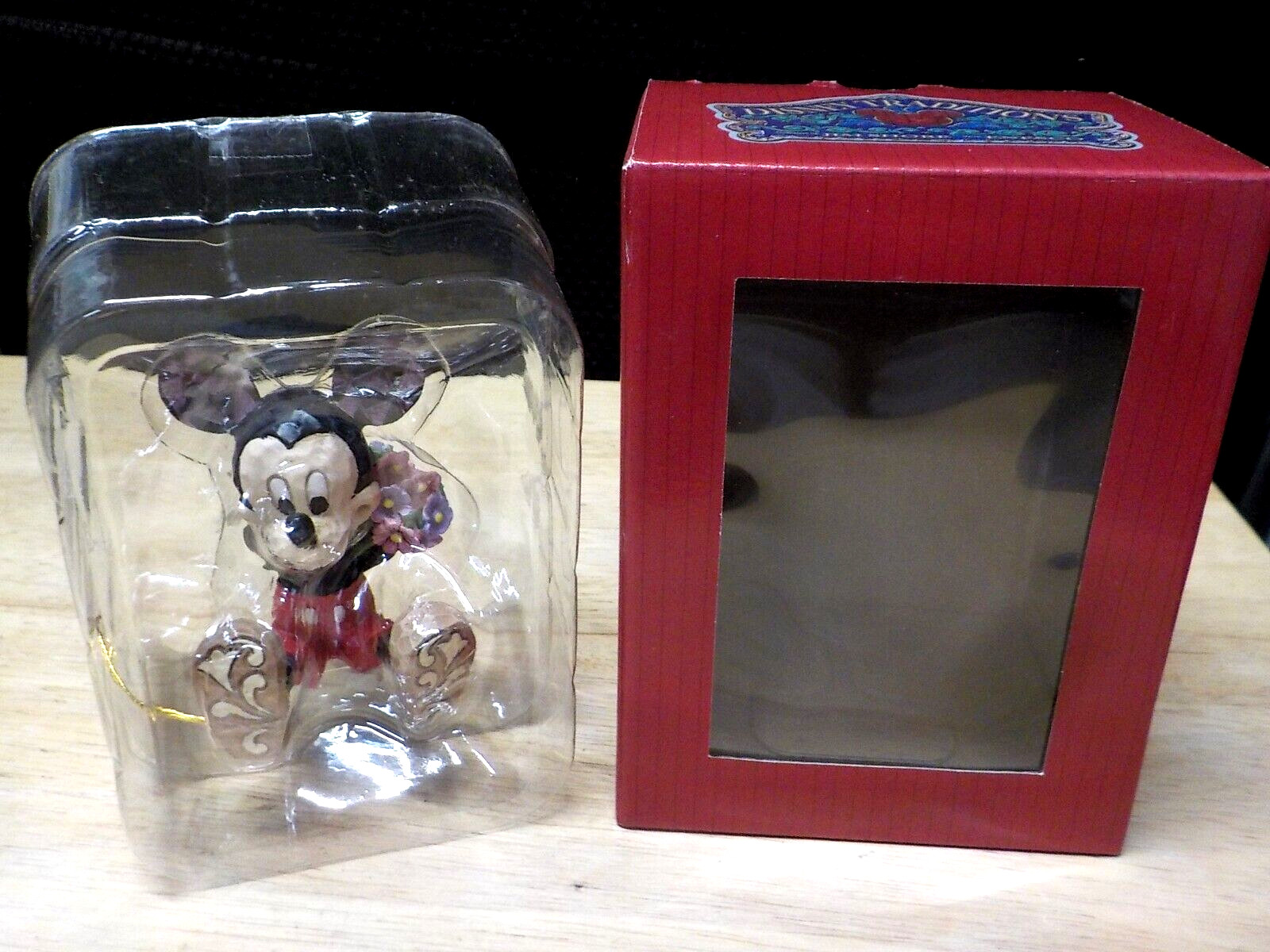 JIM SHORE MICKEY MOUSE FIGURINE WITH FLOWERS #4054284 NEW IN BOX
