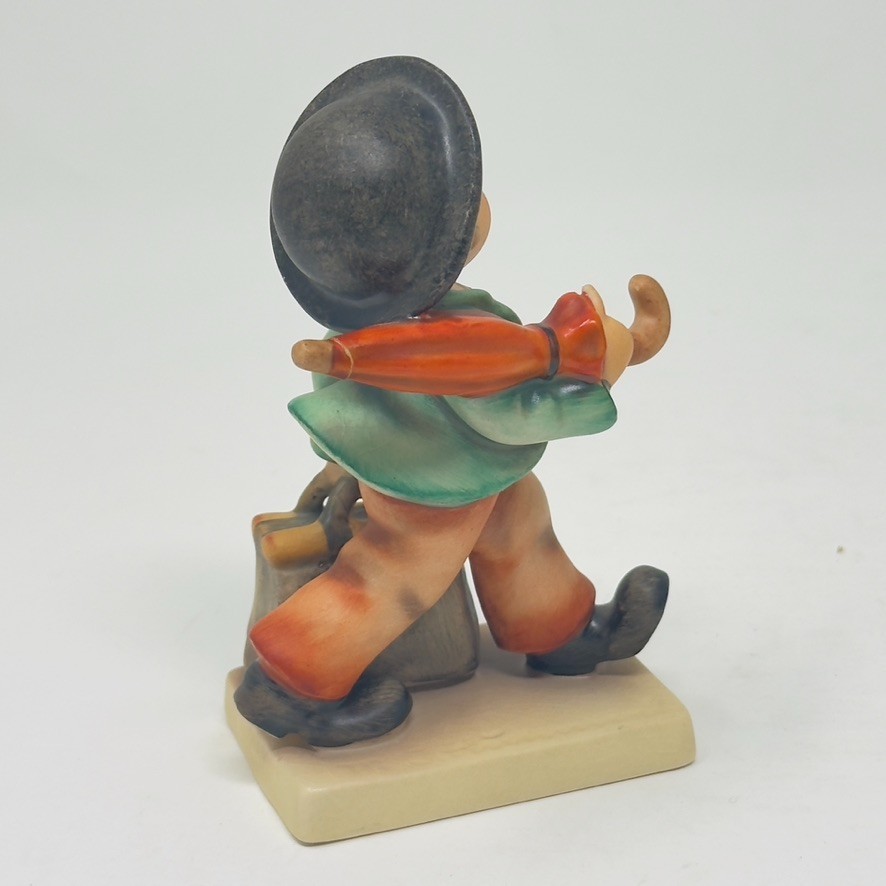 Goebel Hummel Figurine MERRY WANDERER 11/0 5”