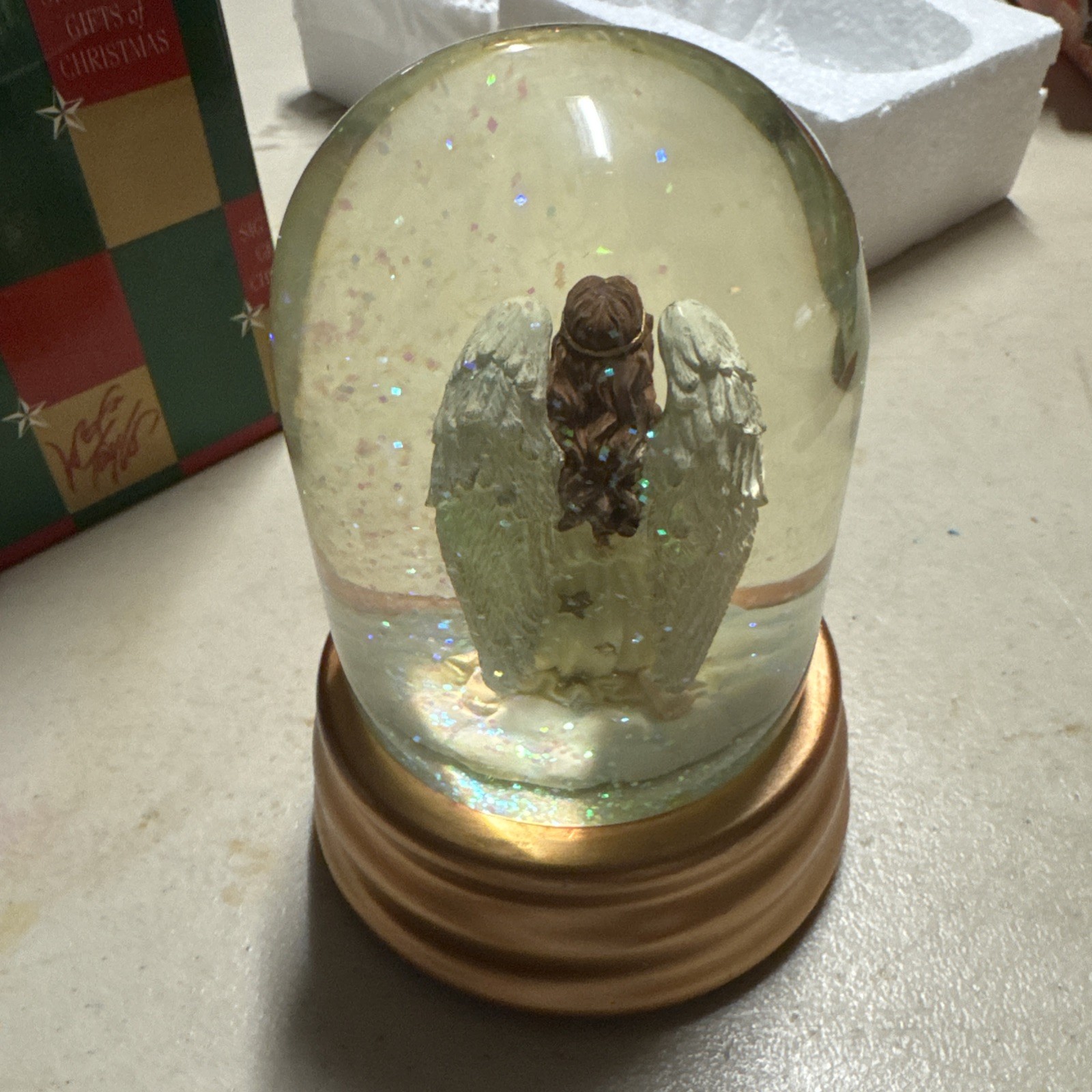 Angel Statue: Praying Angel Globe Music Box. Untested.