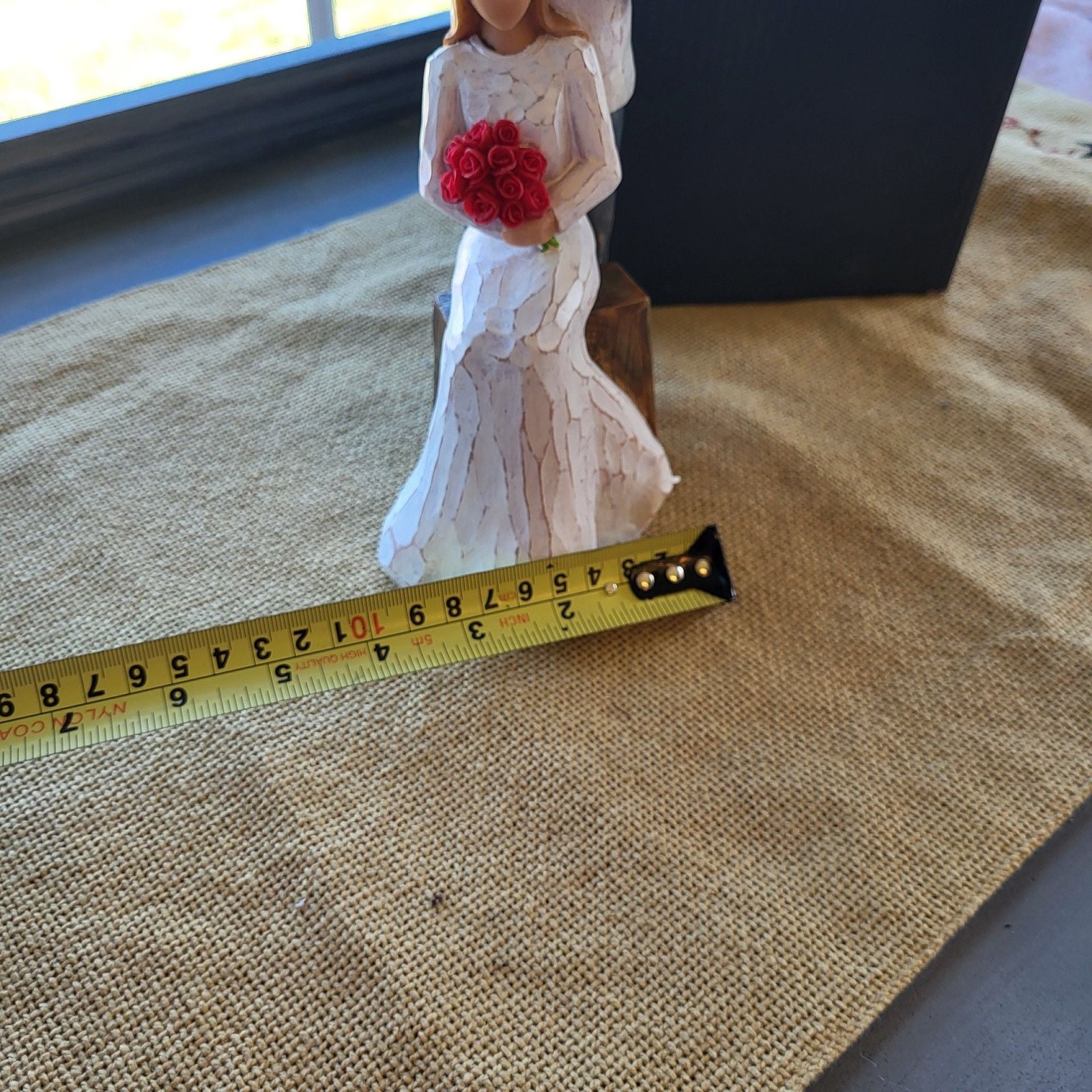 New in box CyanRain Hand-Painted Couple Figurine Husband Crowning Wife Wedding A