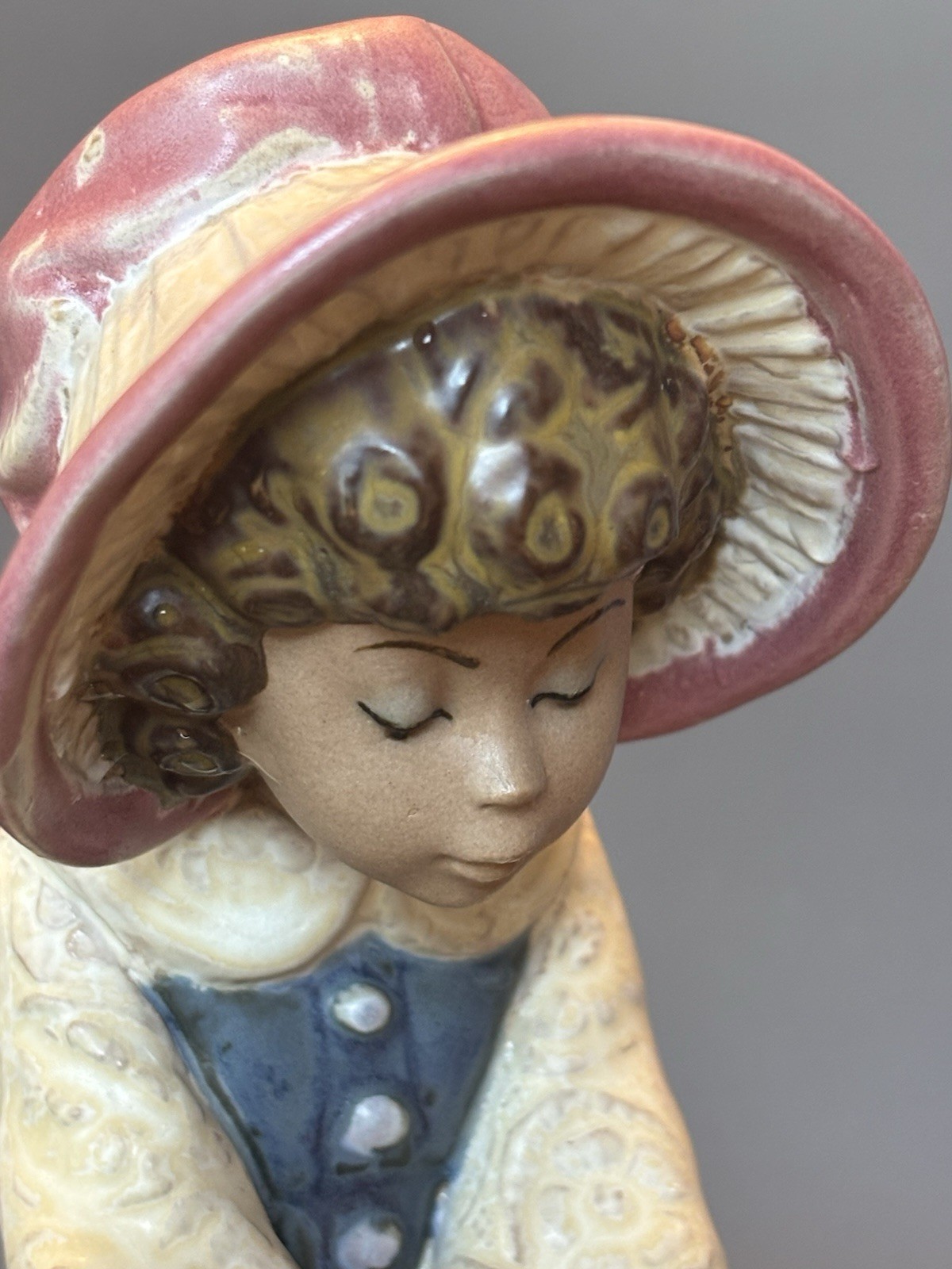 Lladro 2155 Cansadita “Dozing” Girl with Book 1985 Mint