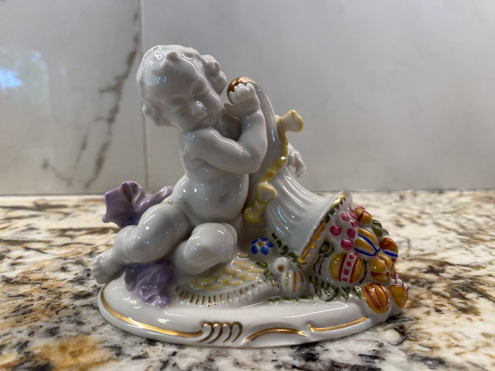Hutschenreuther Selb Bavaria Ableilungfür Kunst cherub cornucopia porcelain