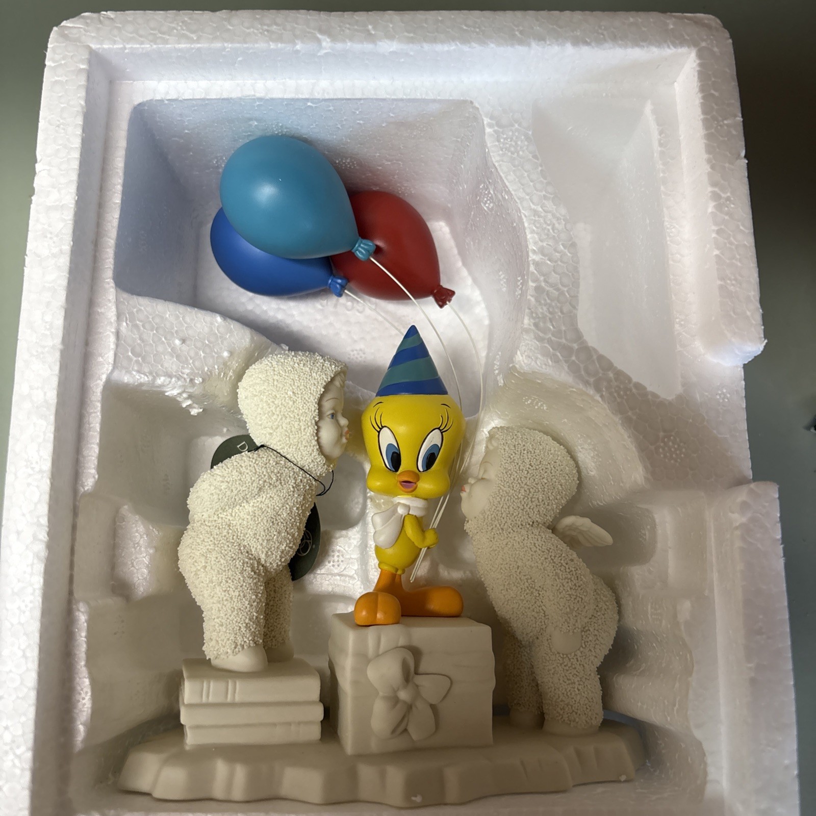 Snowbabies Guest Collection A Kiss For You and 2000 Too Looney Tunes Tweety Bird