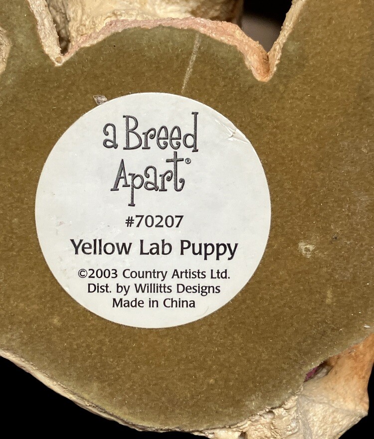 A BREED APART 2003 WILLITTS DESIGNS YELLOW LARADOR SCULPTURE