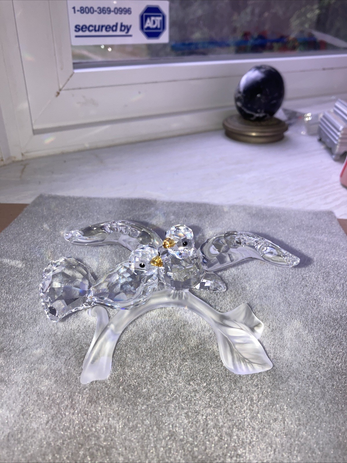SWAROVSKI Crystal Figurine #657378 Turtle Doves/ Lovebirds With Box