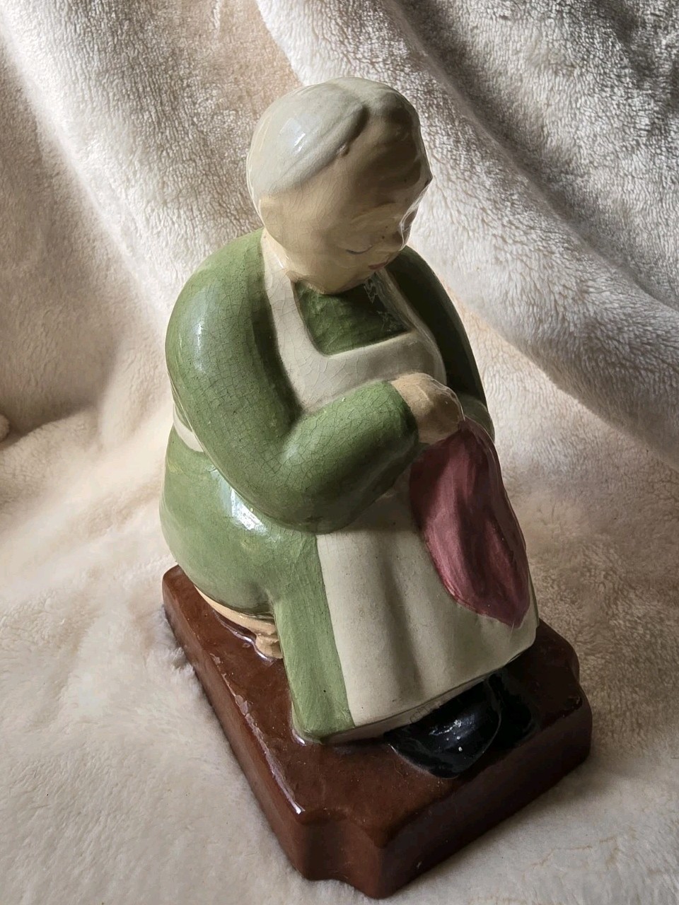 Vintage Marti Hollywood 5” Grey Grandma Ceramic Sculpture Figure Sews Pink 1950s
