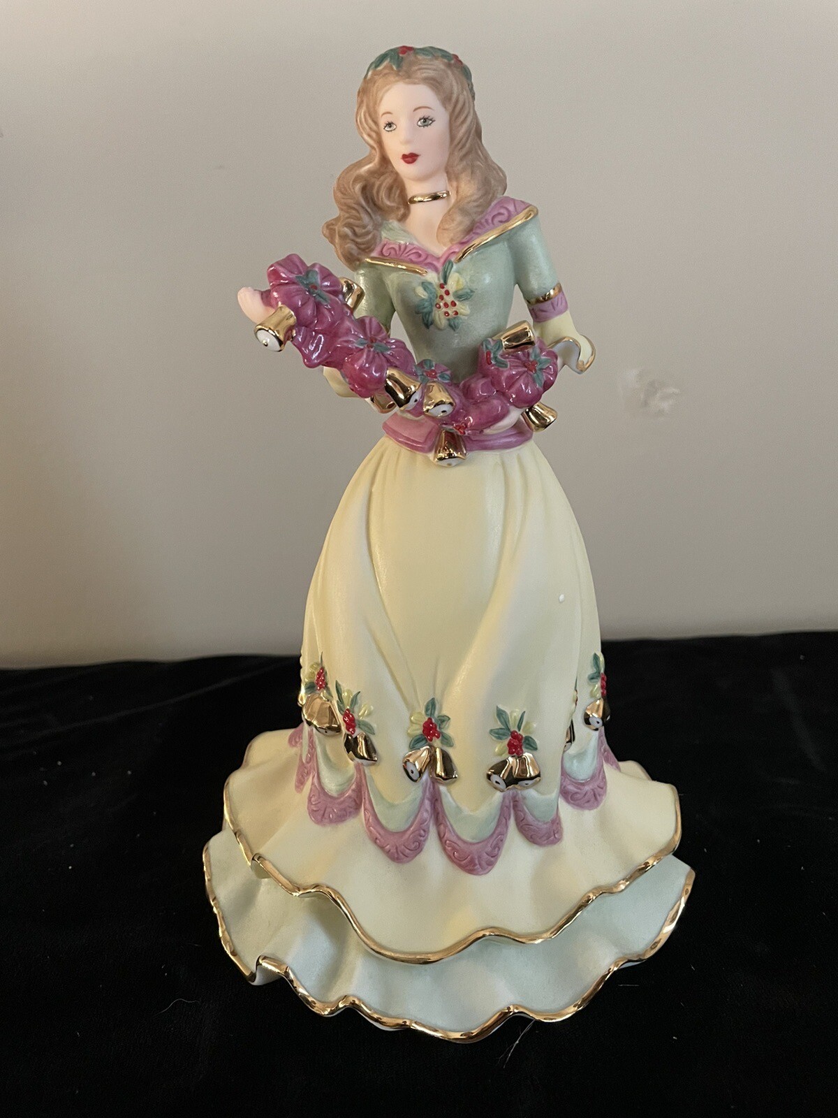 LENOX FIGURINE HOLLY 2009 CHRISTMAS PRINCESS LIMITED EDITION 9″ MINT IN BOX