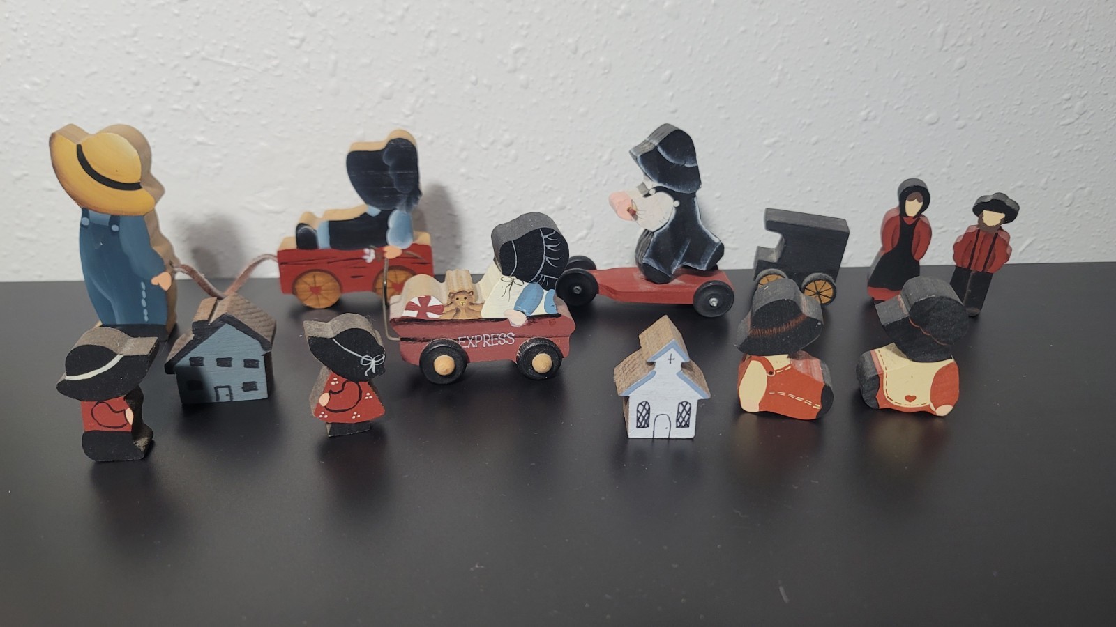 Amish Handcrafted Wooden Folk Art style Toy Figurines lot 12+ pieces