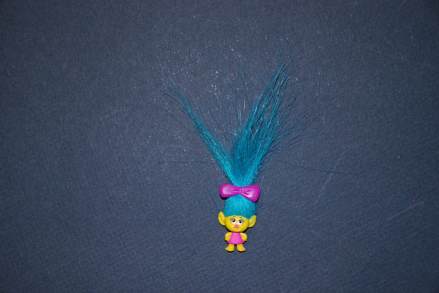 Dreamworks Trolls Hasbro Series 3 Yellow Skin Blue / Green Hair Female