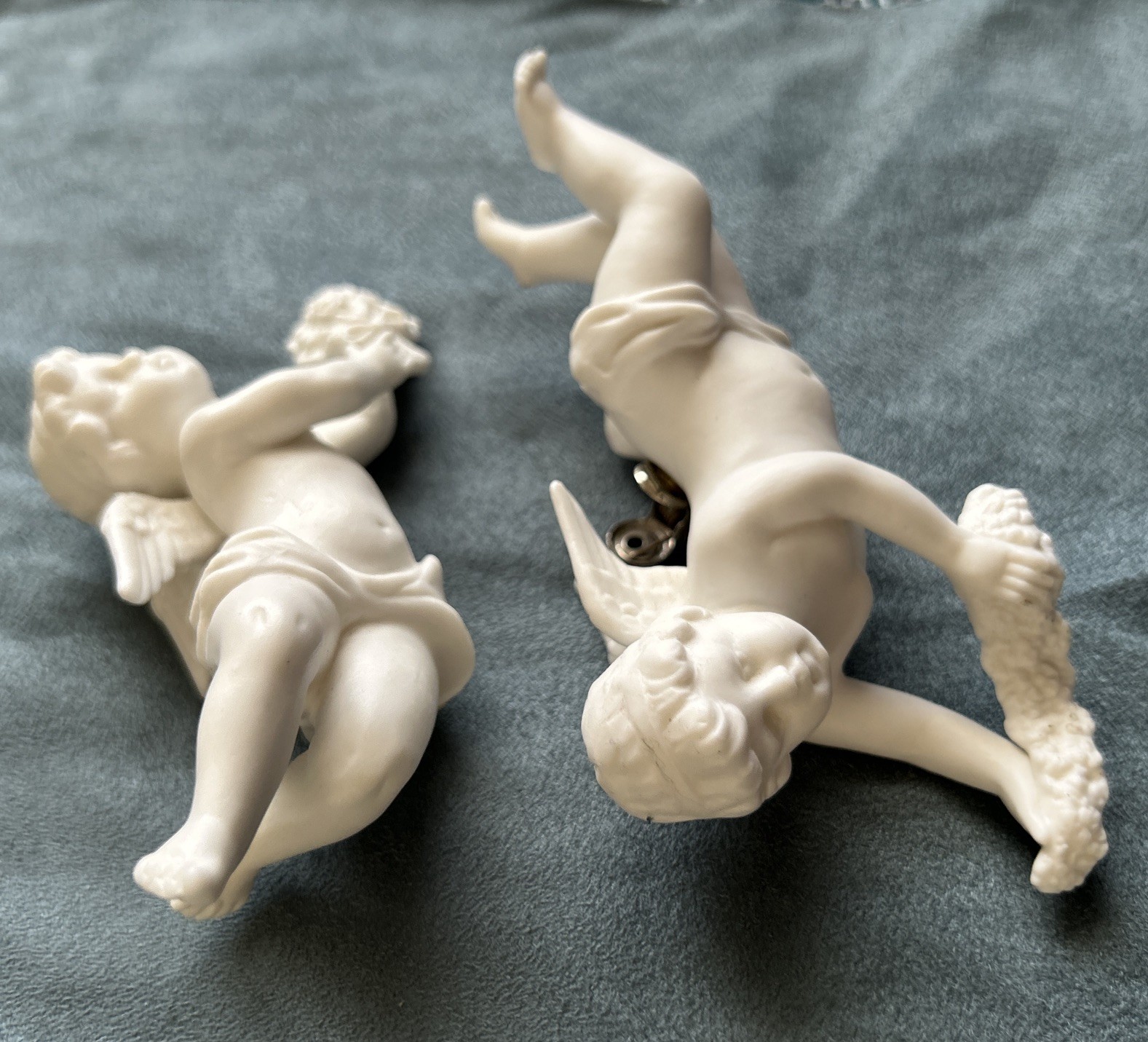 Vintage ARCO 2 Winged Angel Cherub Figurines W/ Clips Bisque Porcelain Japan 6”