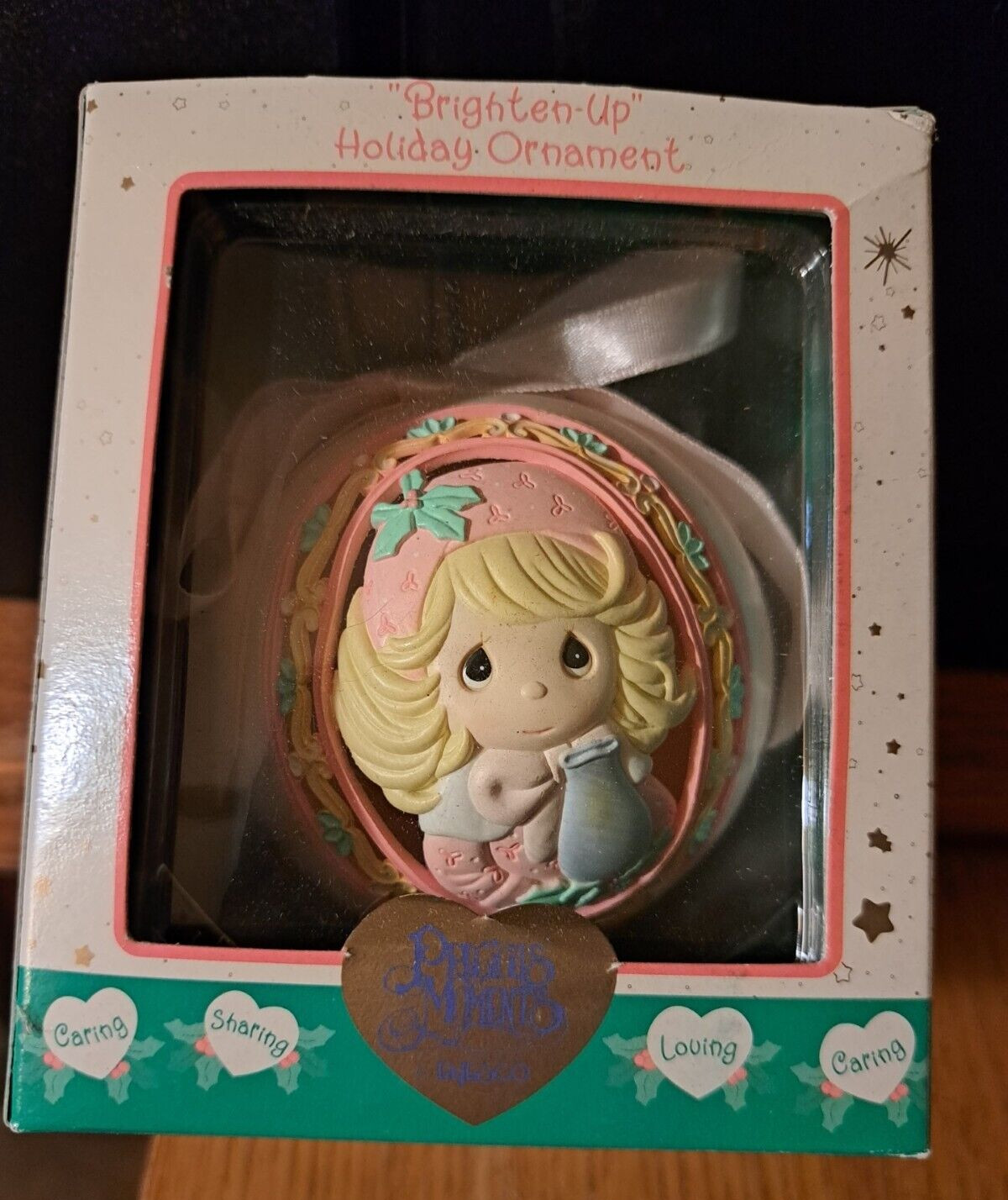 1999 PRECIOUS MOMENTS “BRIGHTEN-UP” HOLIDAY ORNAMENT “MAKING SPIRITS BRIGHT”