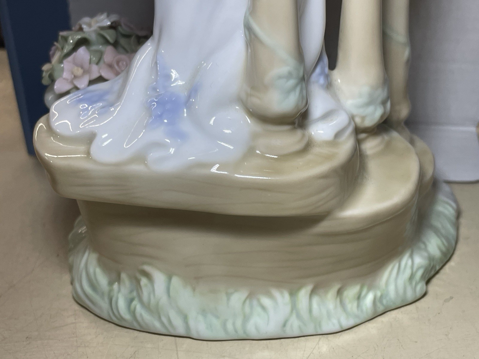 Elegant Figurine Lady on Stairs Ceramic Flowers Boquet